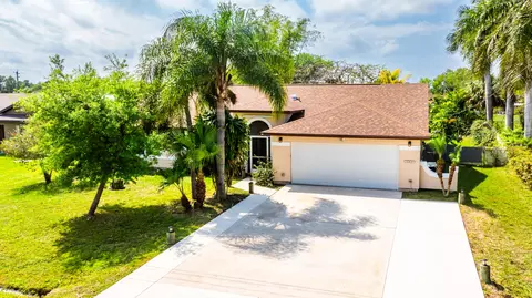 2574 SE Charleston Dr, Port Saint Lucie, FL 34952