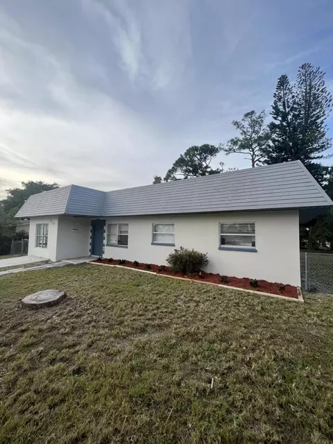 919 SE 10th St, Stuart, FL 34994 photo 1