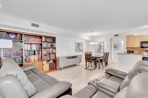 6586 Southurst Ter #105, Delray Beach, FL 33446