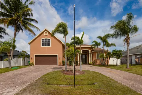 376 SW Kestor Dr, Port Saint Lucie, FL 34953