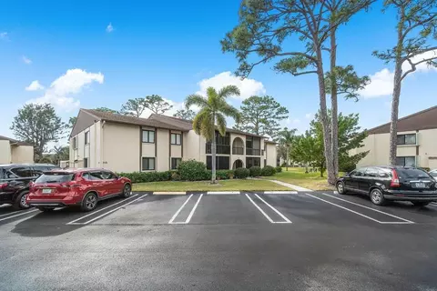 315 Knotty Pine Cir #D-1, Greenacres, FL 33463