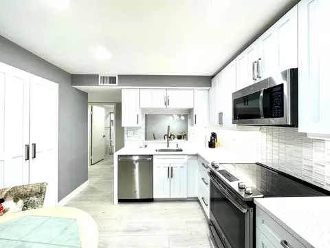 15401 Pembridge Ave #11, Delray Beach, FL 33484