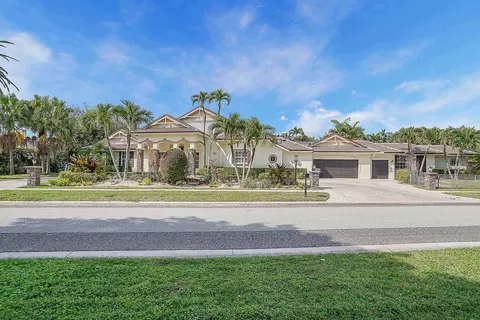 7483 Valencia Dr, Boca Raton, FL 33433