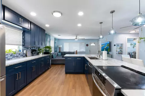 1011 S M St, Lake Worth Beach, FL 33460