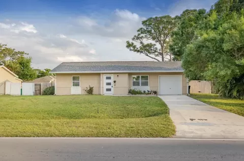 138 SW Thornhill, Port Saint Lucie, FL 34984