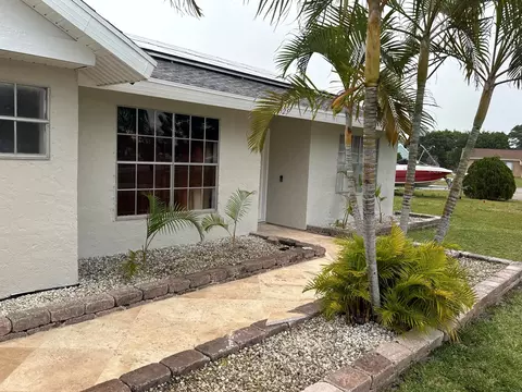 325 SW Bridgeport Dr, Port Saint Lucie, FL 34953