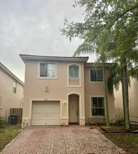 4394 Lake Lucerne Cir, West Palm Beach, FL 33409