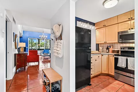 2540 Boundbrook Blvd #102, Palm Springs, FL 33406