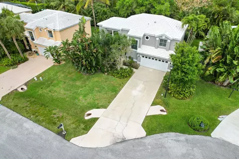 9229 SE Woods End Pl, Jupiter, FL 33469