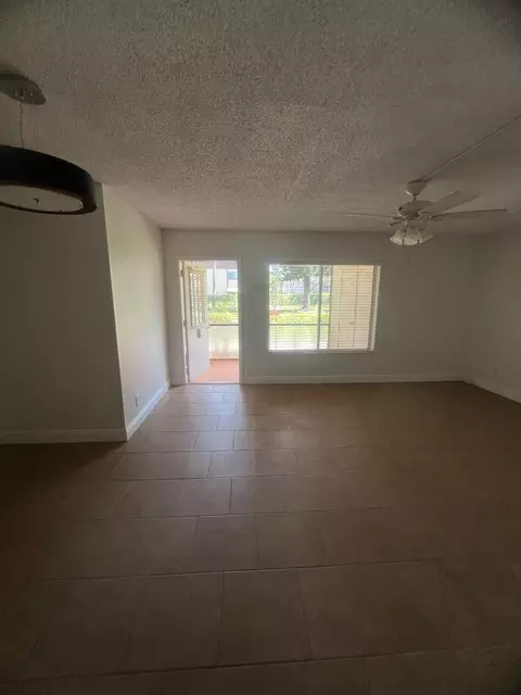 129 Lake Pine Cir #C-1, Greenacres, FL 33463