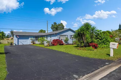 6107 Rainbow Cir, Greenacres, FL 33463
