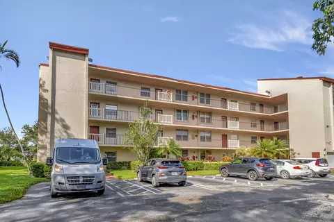 25 Abbey Ln #301, Delray Beach, FL 33446