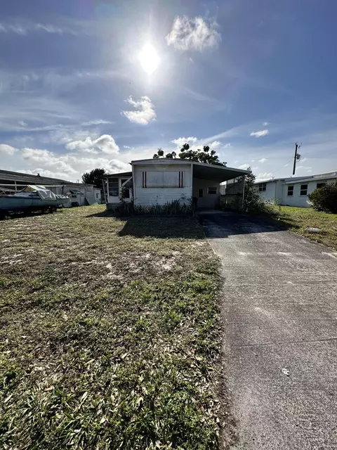 7480 SEagle Ave, Hobe Sound, FL 33455