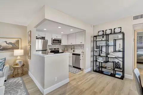466 Saxony J, Delray Beach, FL 33446