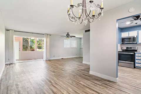 705 Lori #114, Palm Springs, FL 33461