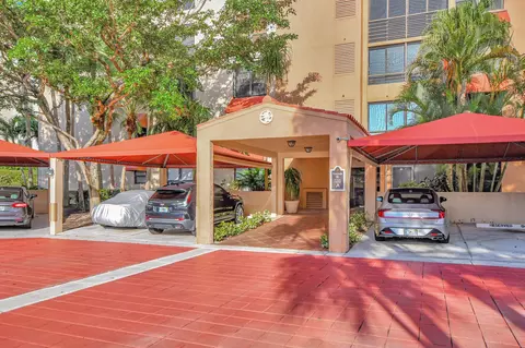 7233 Promenade Dr #402, Boca Raton, FL 33433