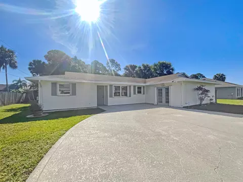 2913 SW Bridge St, Port Saint Lucie, FL 34953
