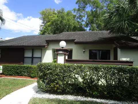 286 Amber Ct, Royal Palm Beach, FL 33411