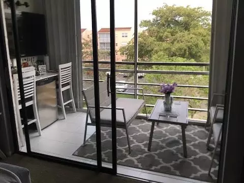 2851 Somerset #401, Lauderdale Lakes, FL 33311