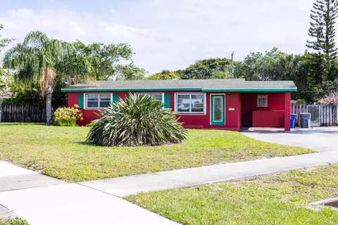 854 Evergreen Dr, Lake Park, FL 33403
