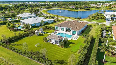 7952 SE Old Plantation Cir, Jupiter, FL 33458