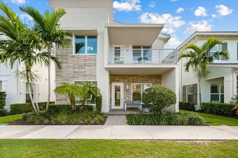 8024 Hobbes Way, Palm Beach Gardens, FL 33418