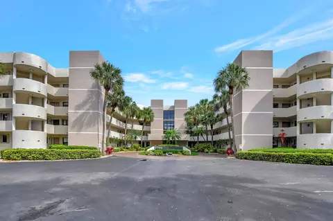 5700 Camino Del Sol #107, Boca Raton, FL 33433