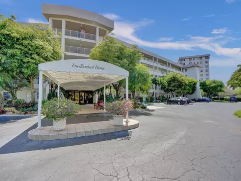 535 Oaks #402, Pompano Beach, FL 33069