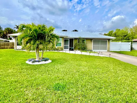 1682 SE Cascella Ct, Port Saint Lucie, FL 34952