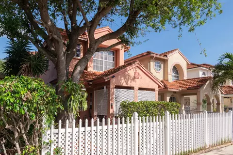 522 S E St, Lake Worth Beach, FL 33460