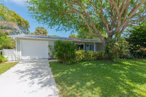 338 SW Winnachee Dr, Stuart, FL 34994