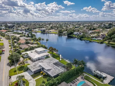 7531 Pine Tree Ln, Lake Clarke Shores, FL 33406