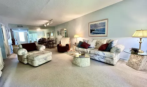 437 Lakeview #203, Weston, FL 33326