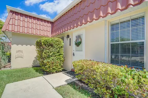 836 Salem Ln, Lake Worth, FL 33467