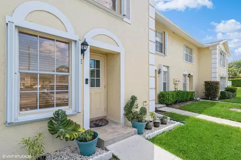 213 Foxtail Dr #E, Greenacres, FL 33415