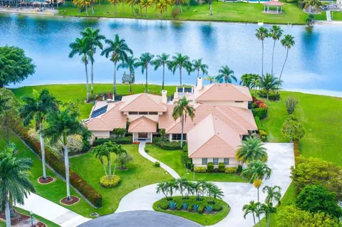 8631 Wendy Cir, West Palm Beach, FL 33411