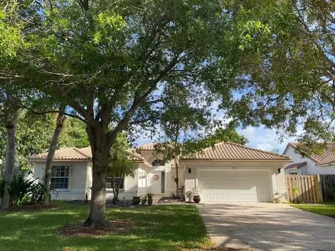 4755 NW 76th St, Coconut Creek, FL 33073