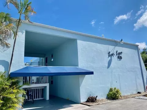 725 Hummingbird #208, North Palm Beach, FL 33408