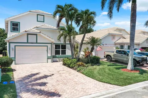 144 Pepper Ln, Jensen Beach, FL 34957