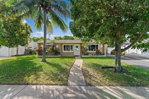 401 Baker Dr, West Palm Beach, FL 33409