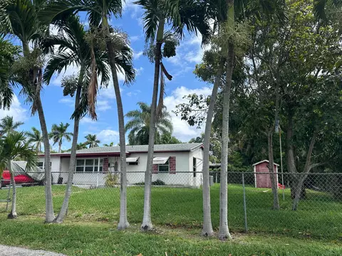 124 SW 8th St, Delray Beach, FL 33444