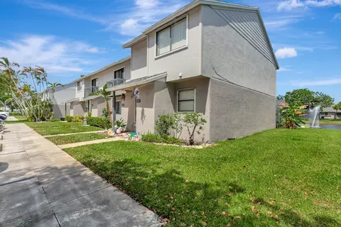 3303 Poolside #3, Greenacres, FL 33463