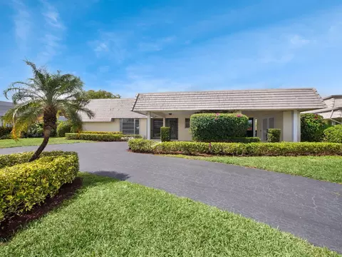 379 Villa Dr S, Atlantis, FL 33462
