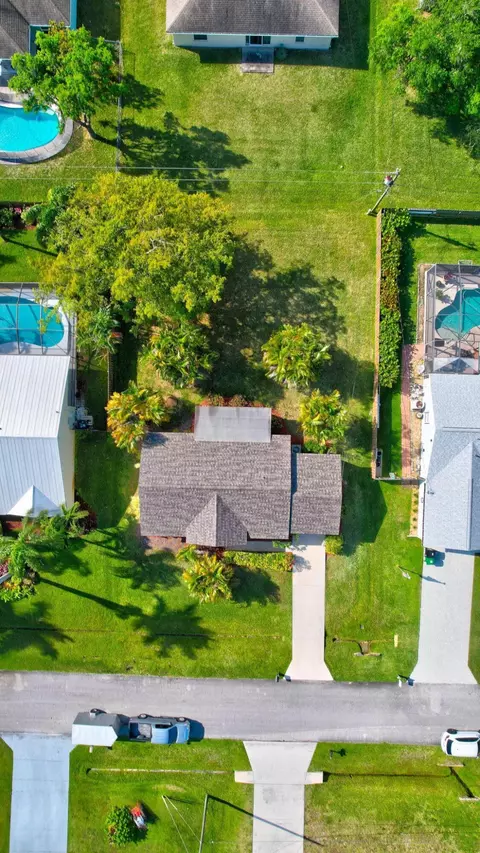 2324 SE Gillette, Port Saint Lucie, FL 34952