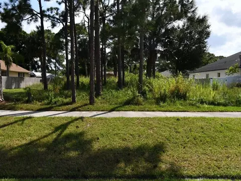 540 NW Floresta Dr, Port St Lucie, FL 34984