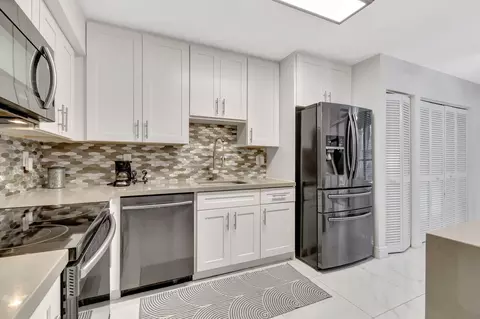 7564 Regency Lake Dr #102, Boca Raton, FL 33433