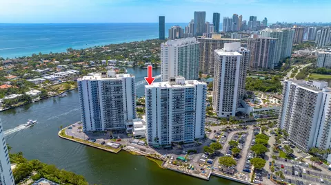20505 E Country Club Dr #PH-38, Aventura, FL 33180