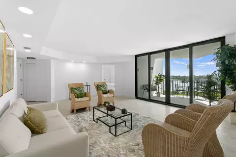 3800 Washington #702, West Palm Beach, FL 33405