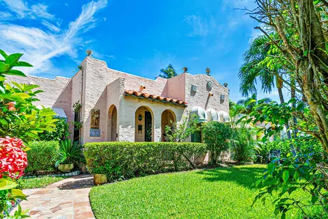 225 Lakeland Dr, West Palm Beach, FL 33405