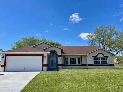 201 Sandalwood Dr, Fort Pierce, FL 34947